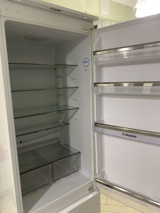 Встроенный холодильник