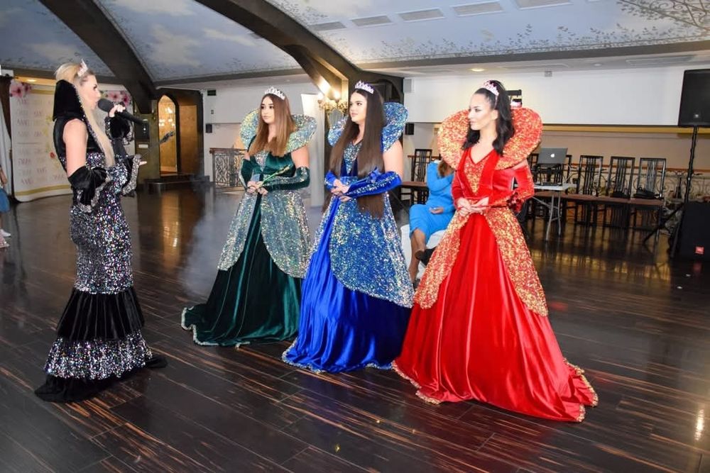 Ursitoarea REA si echipa WOW