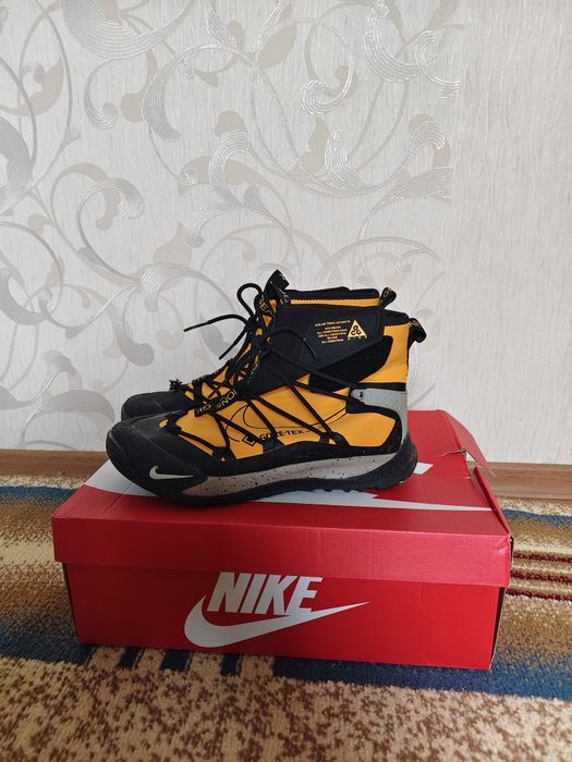 Продам зимние кроссовки 44-45р