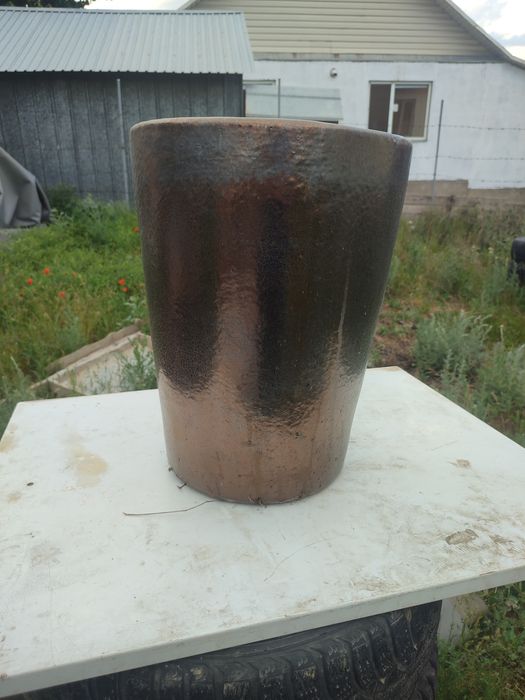 Продам большой горшок для цветов и  растений.
Глиняные 6шт.
Высота 45с