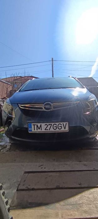 Masina opel zafira