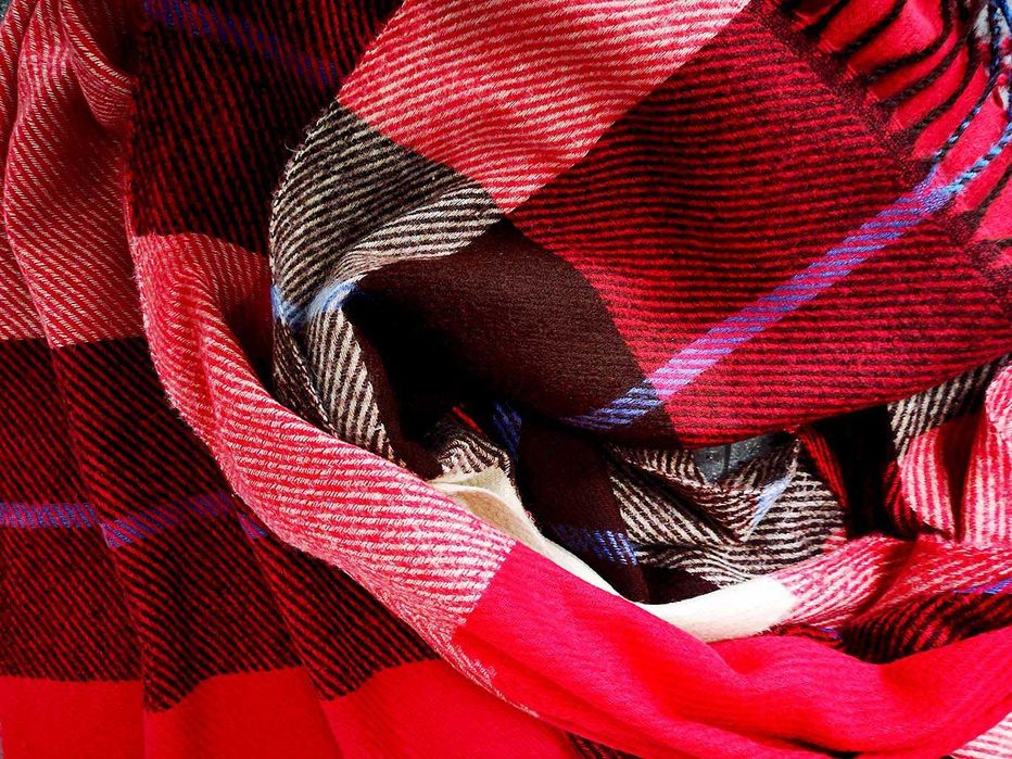 Елегантни дамски шалове