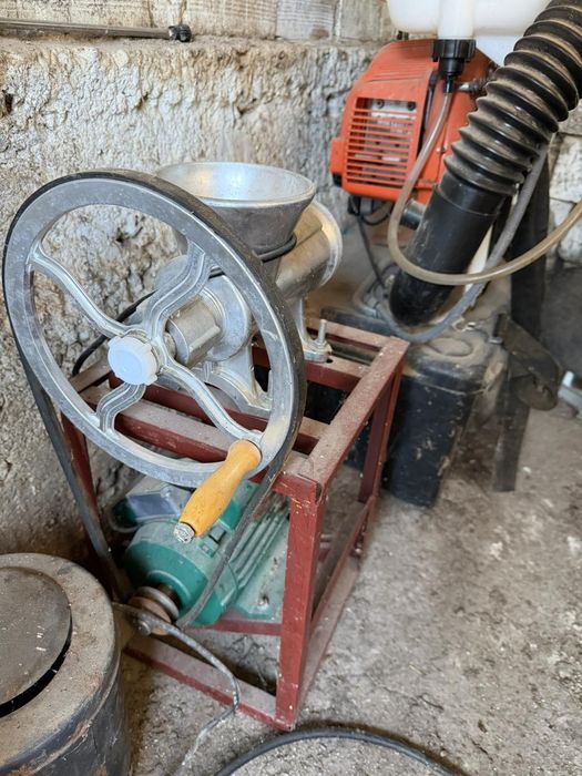 Електрическа месомелачка