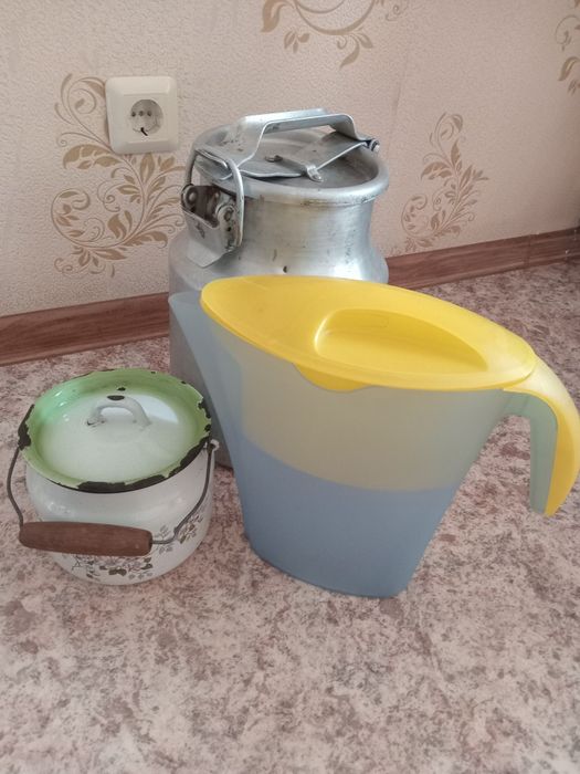 Отдам бидоны и кувшин бесплатно