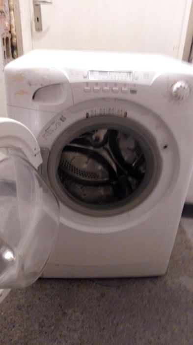 Продавам пералня Candy за резервни части