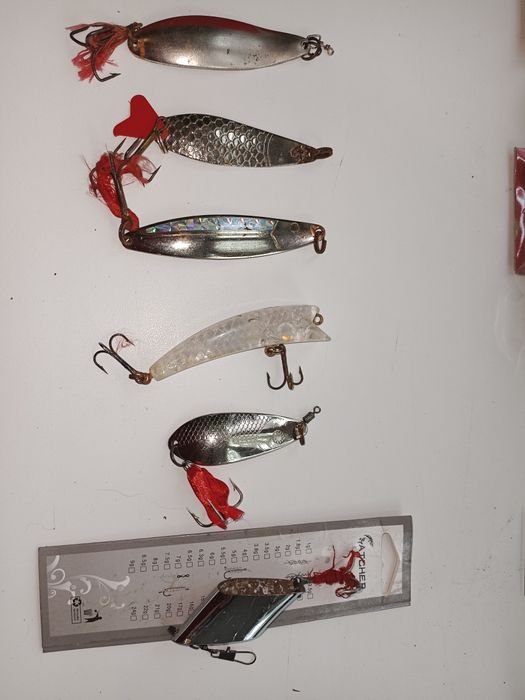 Продам для удочки блесны и воблеры.