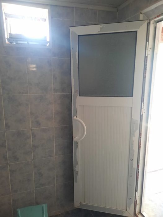 Дом с двором,рядом времянка