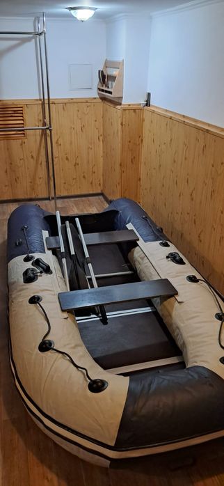 Продам лодку Ривьера 3200