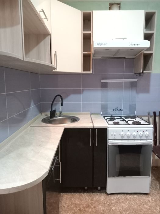 Сдаю-4-х.ком.кв. на 6мкр.