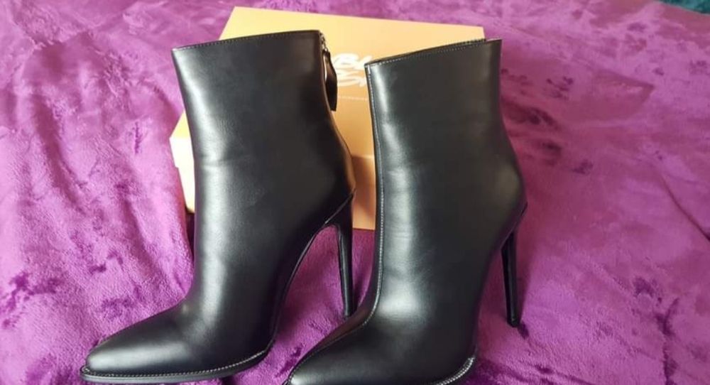 Botine negre noi