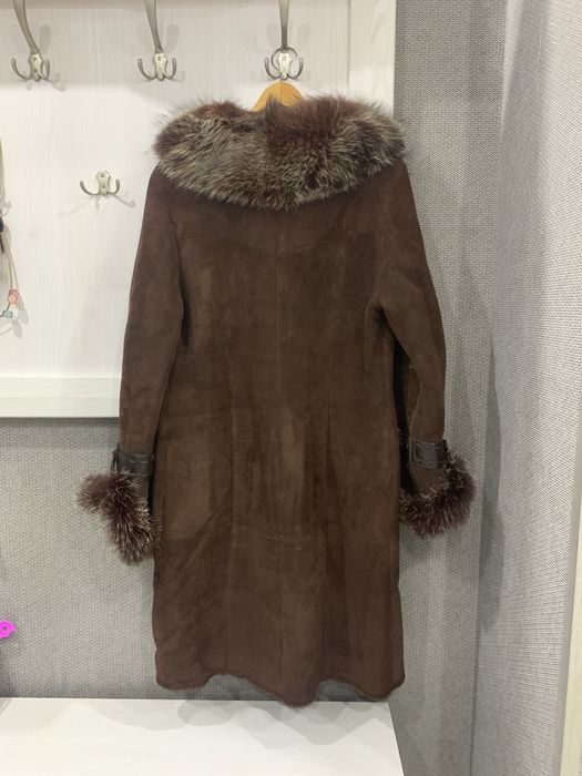 Пальто зимнее , дубленка , удлинненая.