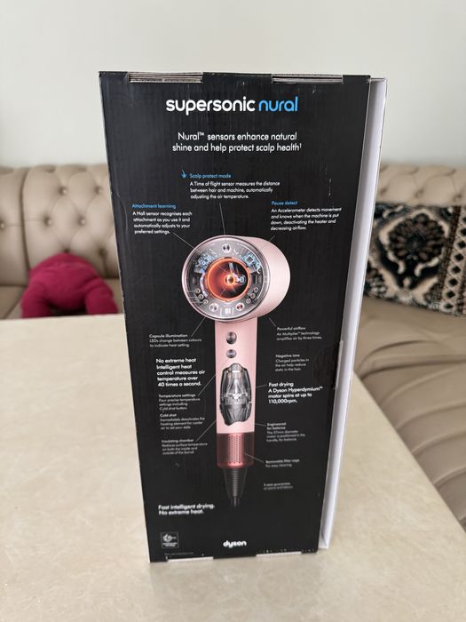 Новый фен дайсон - оригинал! не испольвался не раз. полный комплект!