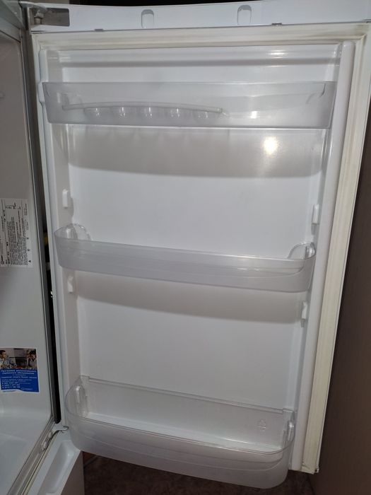 Холодильник Indesit