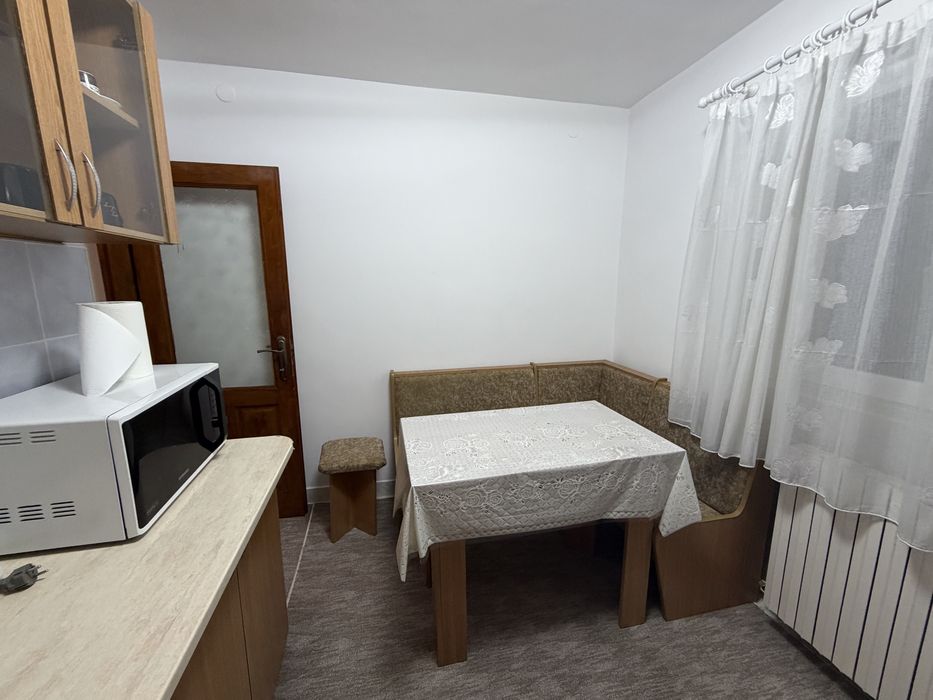 Inchiriez apartament in Sebes