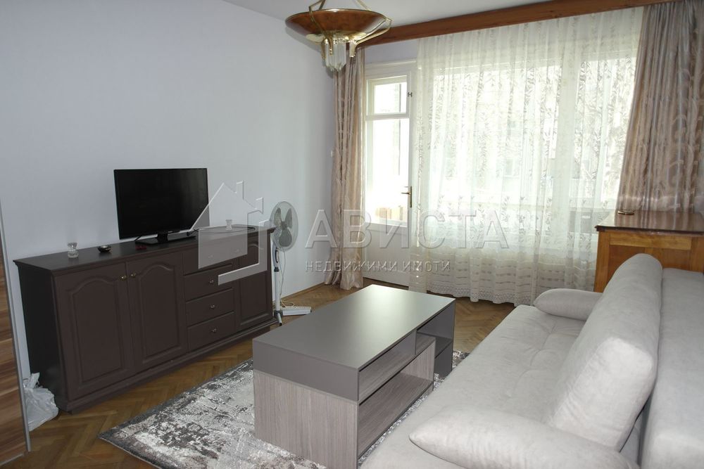 Дава се под наем Двустаен апартамент в София, Изток - 75 кв.м за 698.19 € - Снимка #2