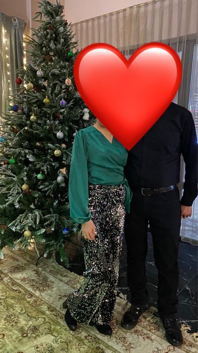 Кофта и брюки с пайетками