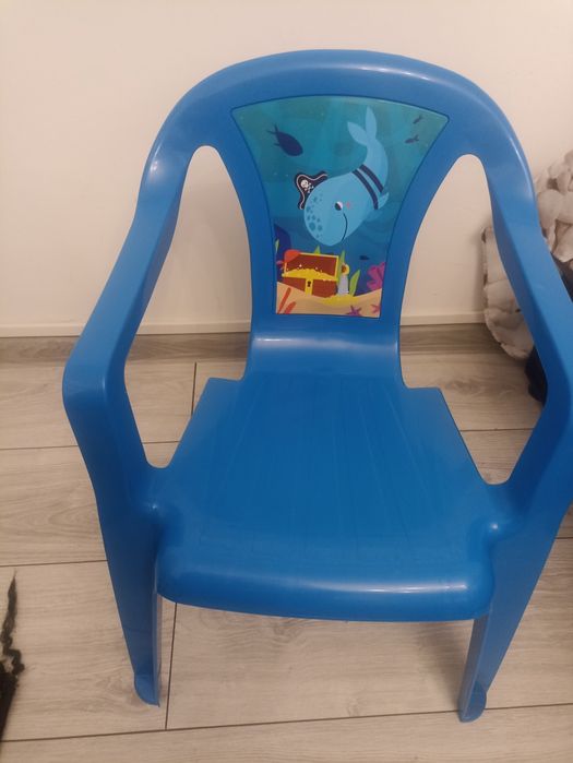 Vând birou de copii