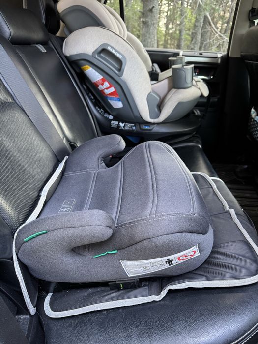Детска бустер седалка с ISOFIX – отлично състояние