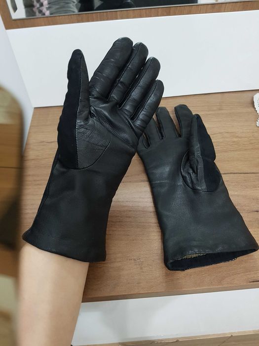 Дамски ръкавици, от естествена кожа и велур.