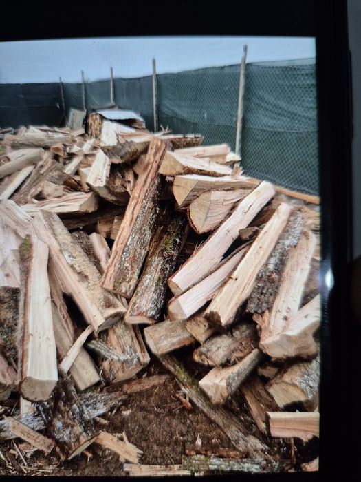 Lemne pentru foc crăpate sau rotunde