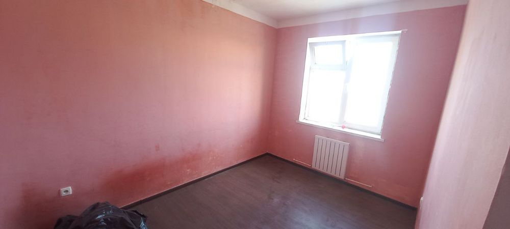 Merganchada pishiq gʻishtli, 4 etajli domdan