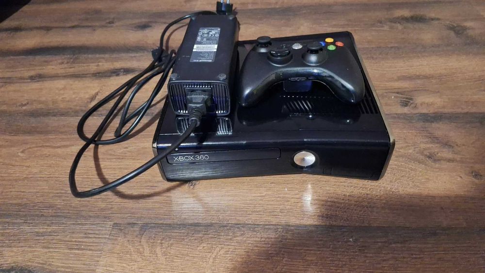 Xbox 360 S RGH 3 cu hdd de 500 gb si  100  jocuri instalate