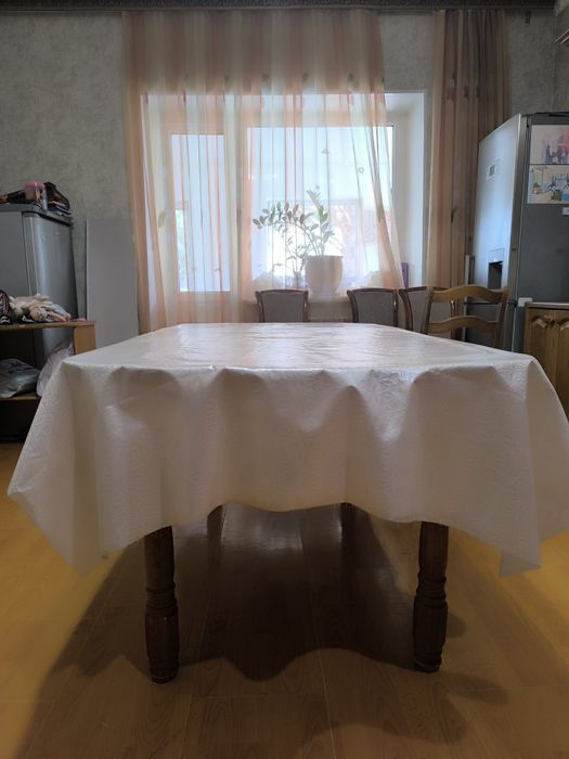 Кухонный деревянный стол большой