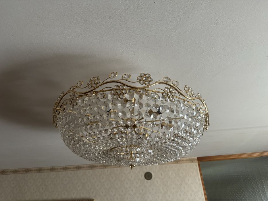 Продам люстру хрустальную