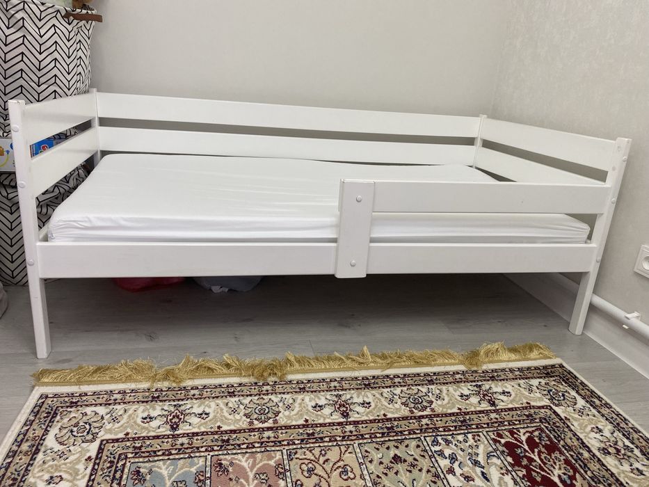 Детская кровать с матрасом