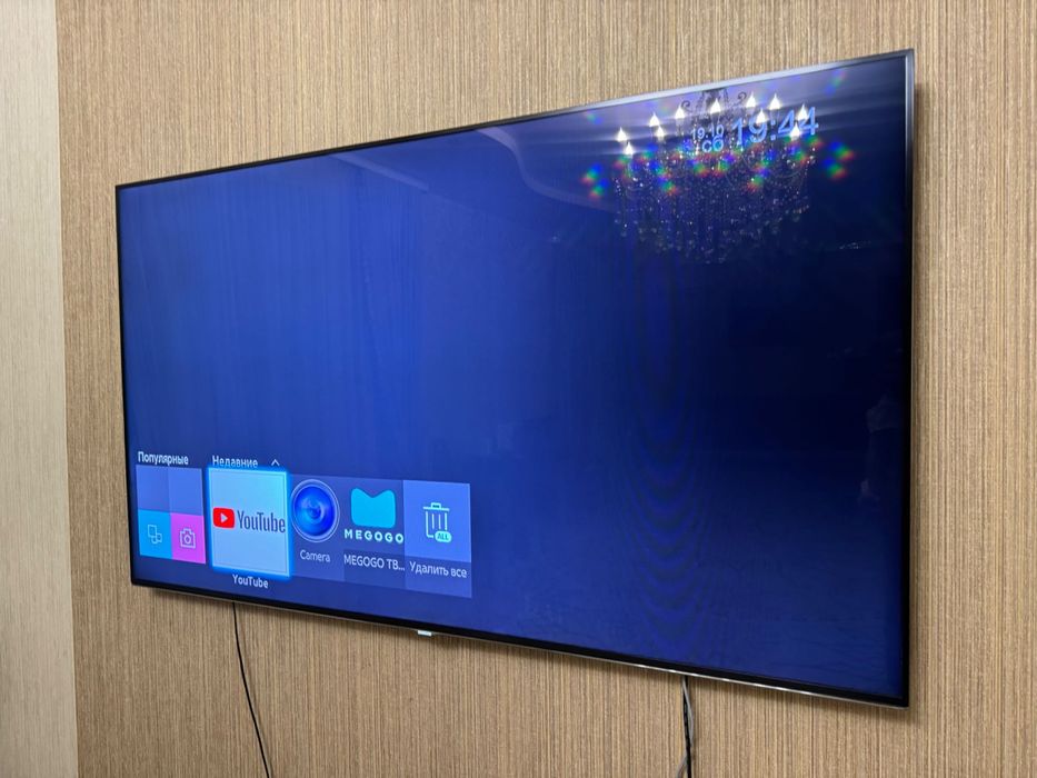 Продам телевизор Samsung UE65F8000AT