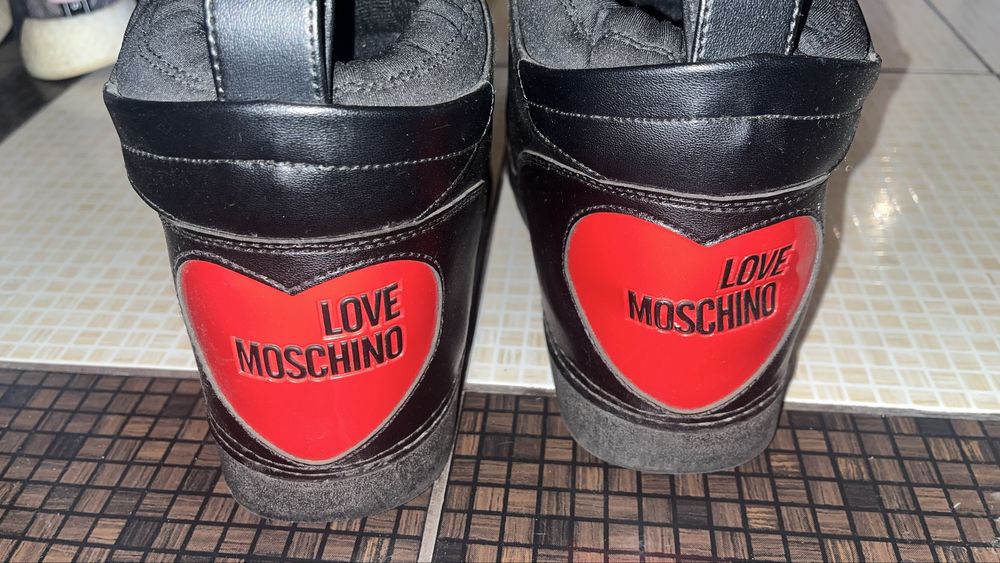 Love moschino ghete iarna