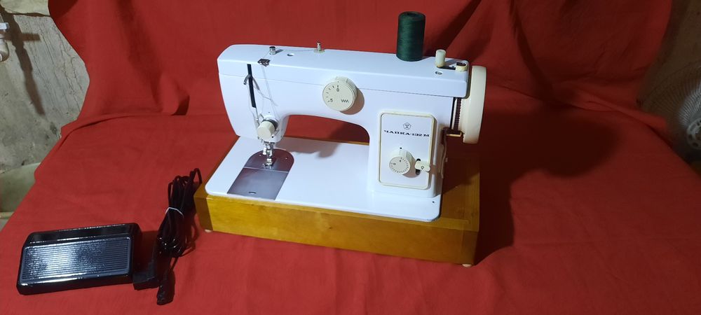 Продаётся швейная машинка Чайка-132М