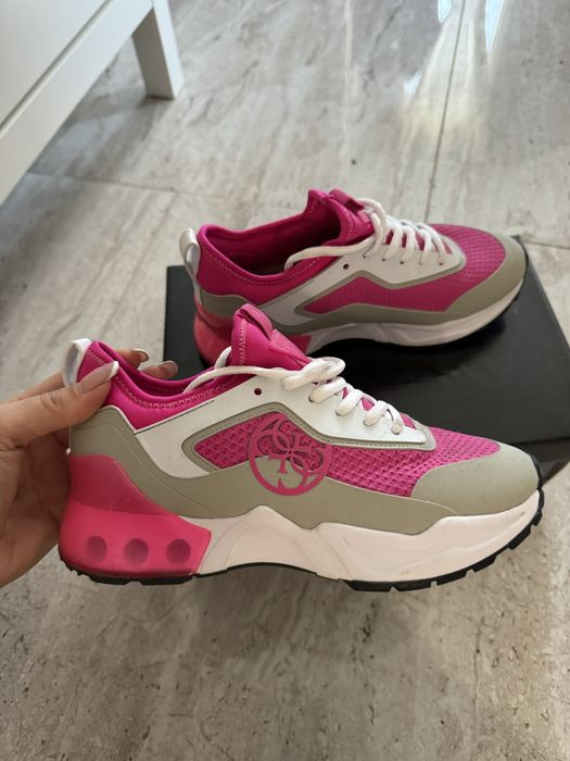 Дамски нови маратонки GUESS