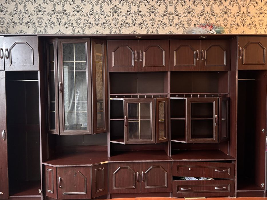 Стенка сервант.