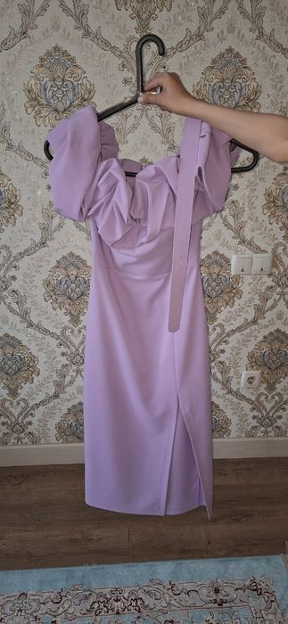 Женское платье одевали 1 раз