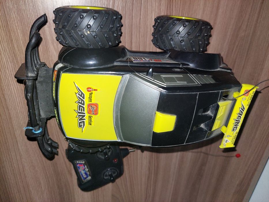 100 lei NEG. 2 masinute cu telecomanda