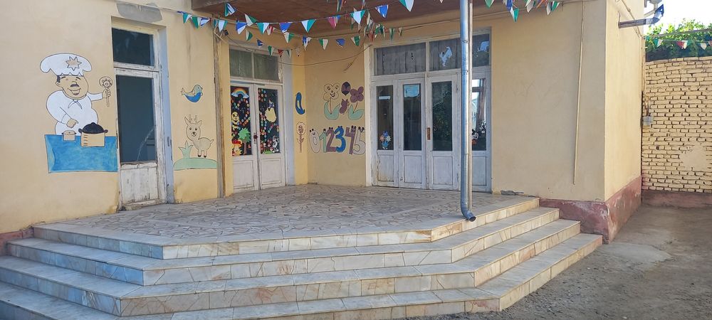 Ромитан туманида икки қаватли коттеж сотилади!