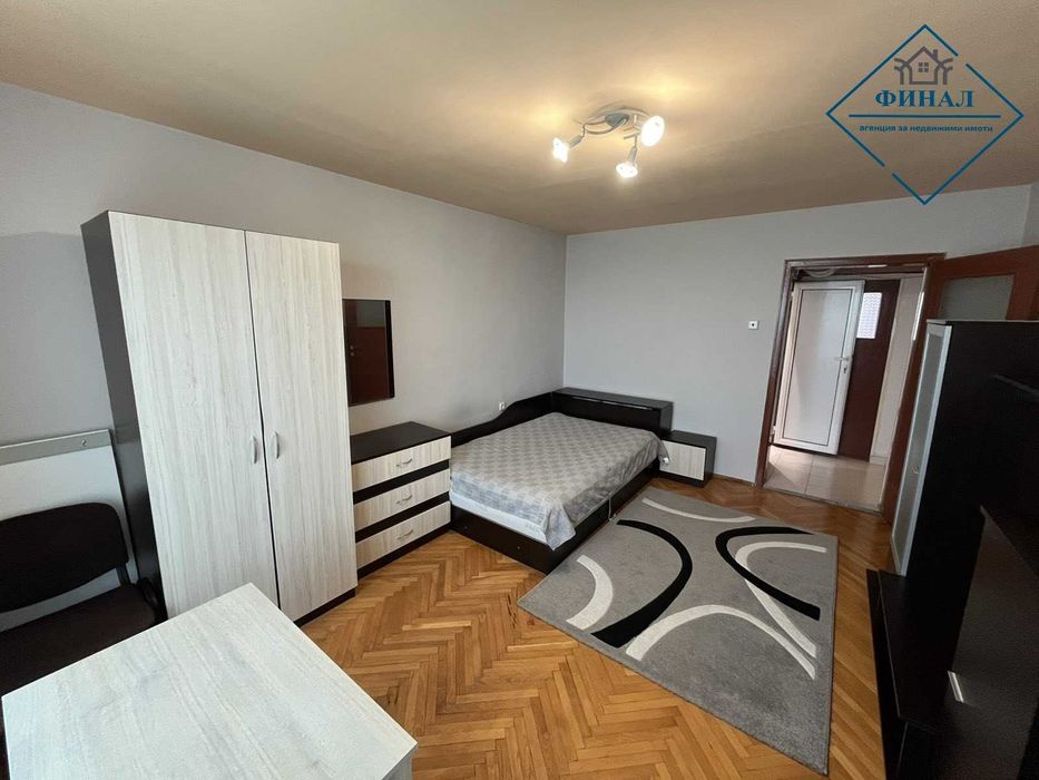 Продава се тристаен апартамент в кв. Тракия