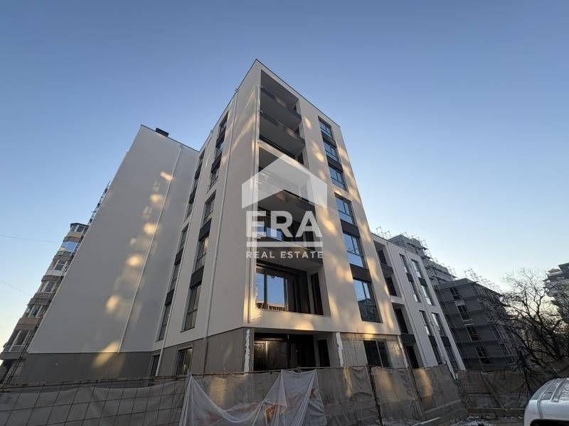 Продава се Двустаен апартамент в Варна, Възраждане 2 - 61 кв.м за 1003 €/кв.м - Снимка #1