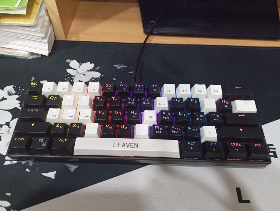 Продам клавиатуру