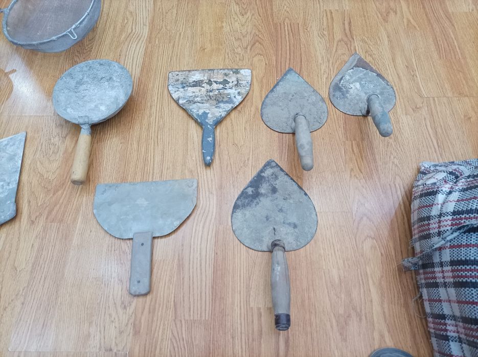 Инвентарь для ремонта. Затирки, шпателя, сито