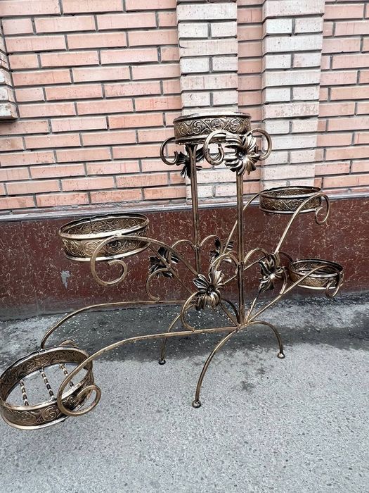 Gul podstavka. Gullar uchun