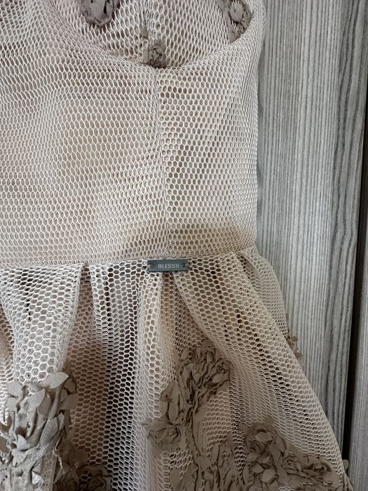 Бежова рокля Alessa