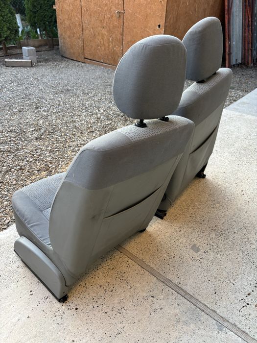 Banchete spate,  Scaune sofer pasager Logan