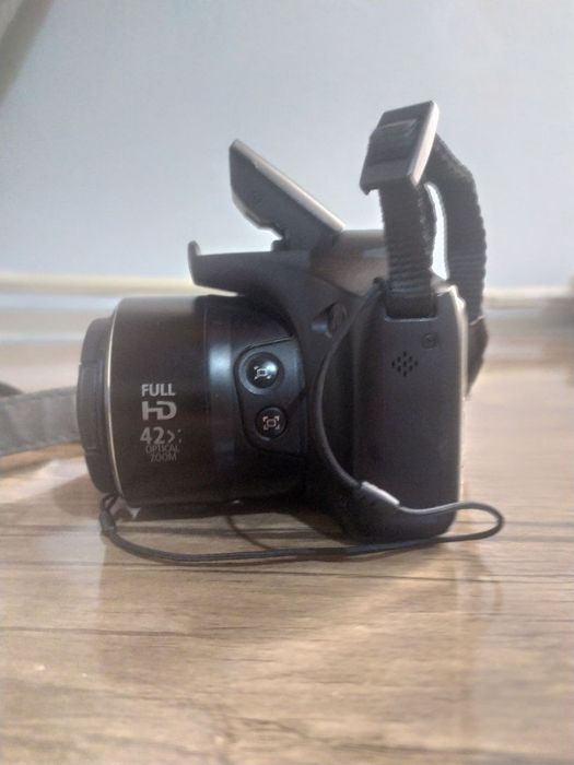 Продам зеркальный фотоаппарат canon sx520