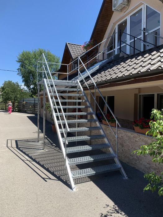 Scara metalica zincata exterior