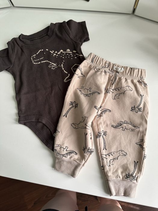 Костюмчик carters (сша) на 6-9 месяцев