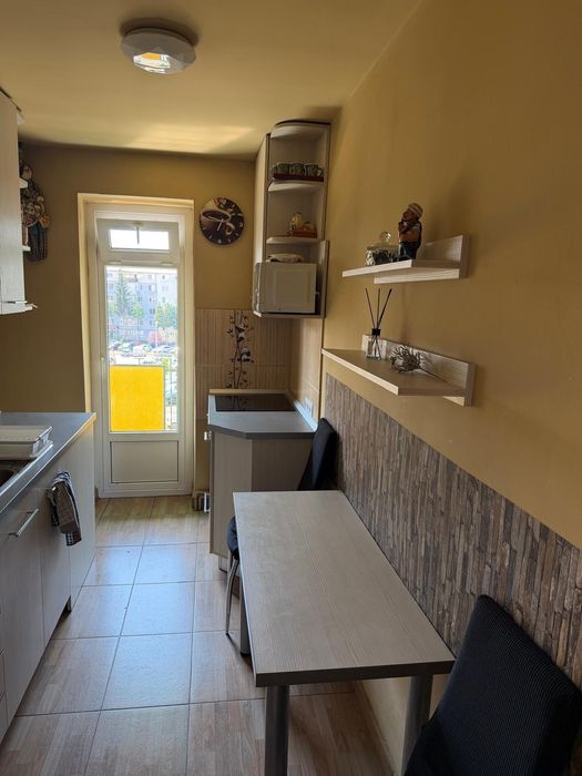 Închiriez apartament 3 camere