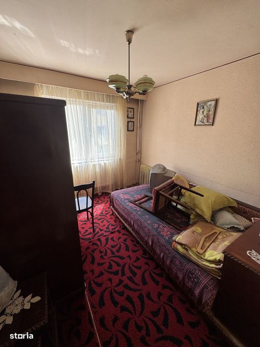 De vanzare apartament cu 3 camere zona Cina