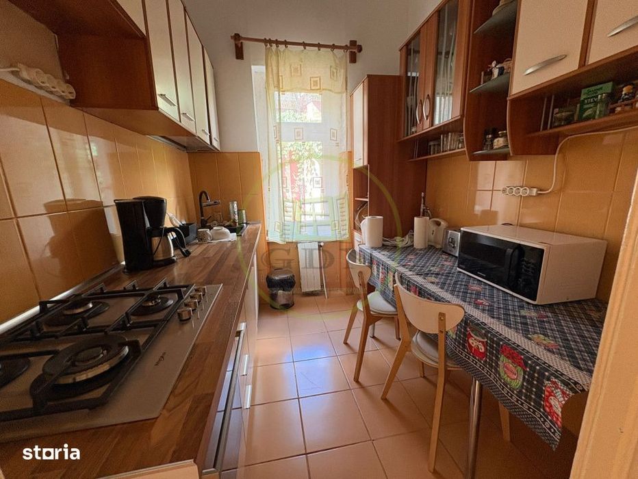 Apartament, 3 camere, 95 mp, decomandat, zona Centrala